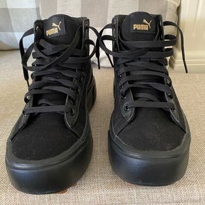 Puma High-tops All Black with gold logo